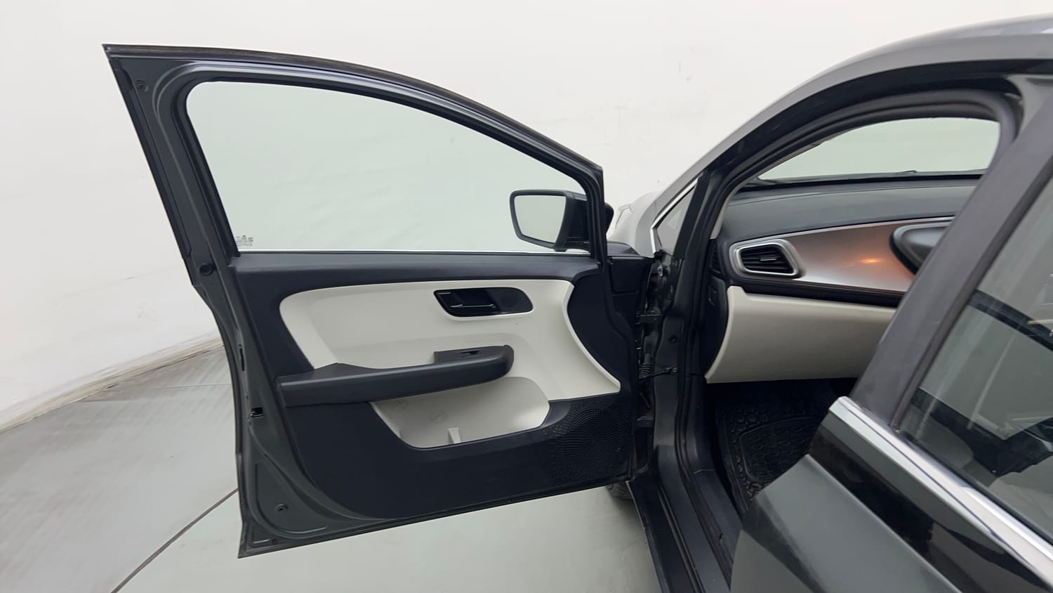 Used 2023 Tata Altroz XT Petrol Petrol Manual interior LEFT FRONT DOOR OPEN VIEW