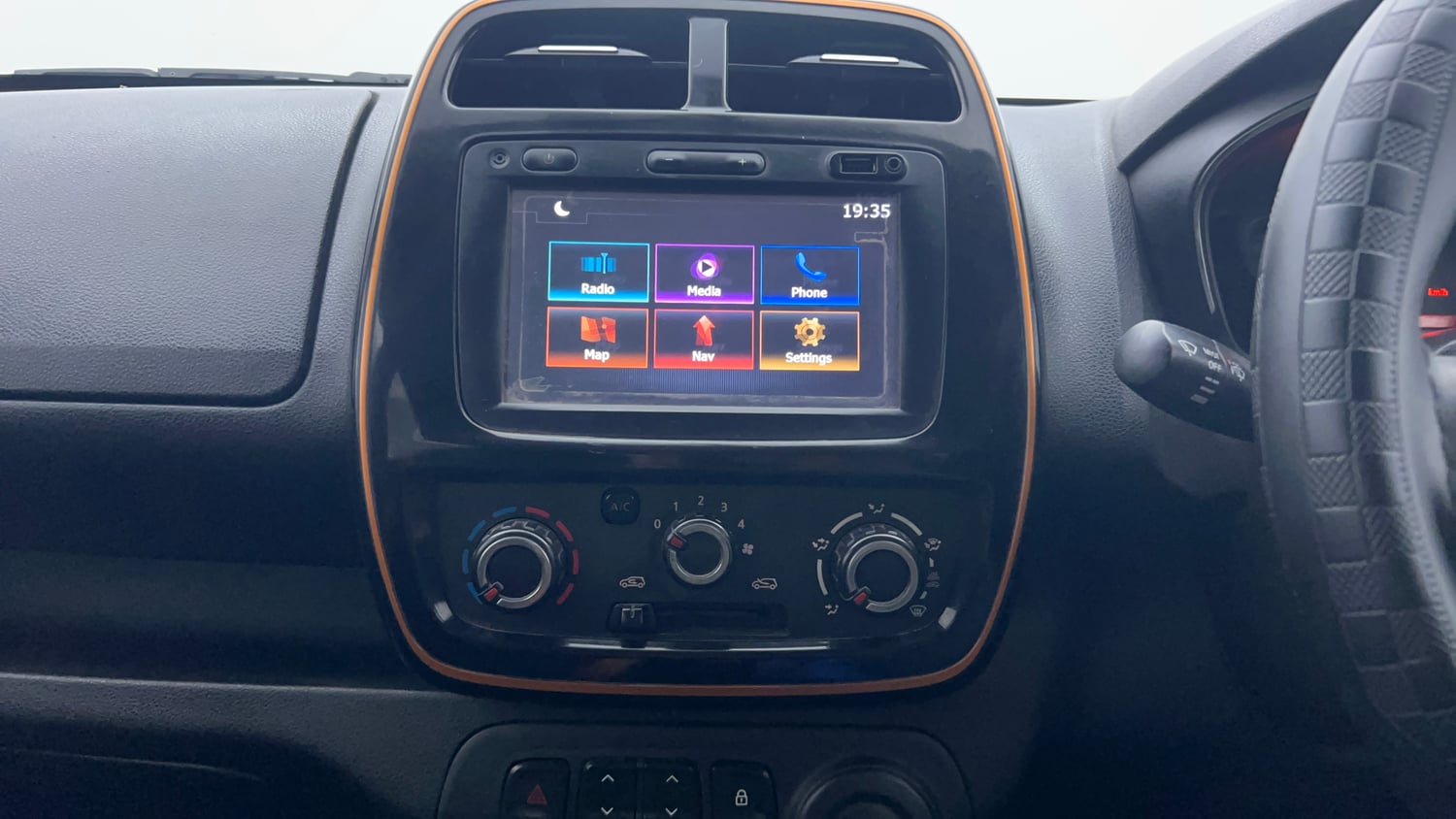 Used 2017 Renault Kwid CLIMBER 1.0 Petrol Manual interior MUSIC SYSTEM & AC CONTROL VIEW