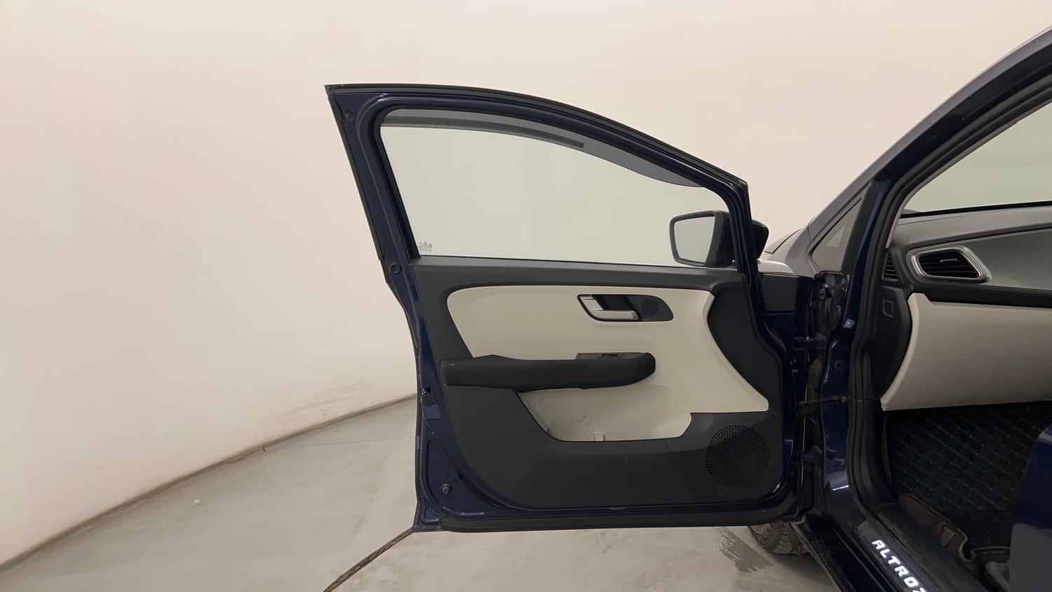 Used 2023 Tata Altroz XZ Plus (O) (S) iCNG Cng Manual interior LEFT FRONT DOOR OPEN VIEW