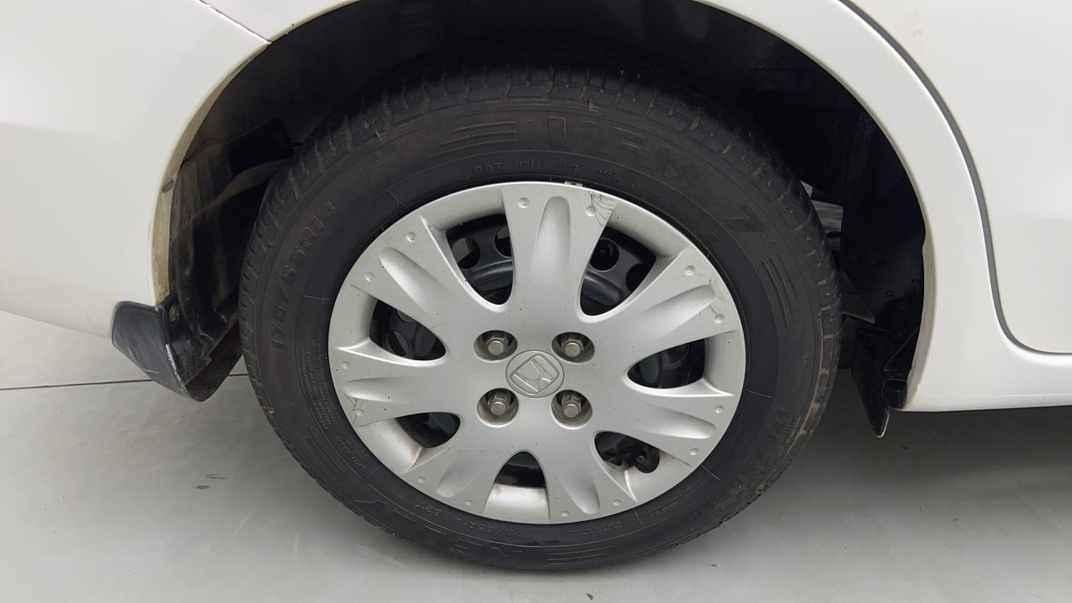 Used 2015 Honda Amaze 1.2 S i-VTEC Petrol Manual tyres RIGHT REAR TYRE RIM VIEW