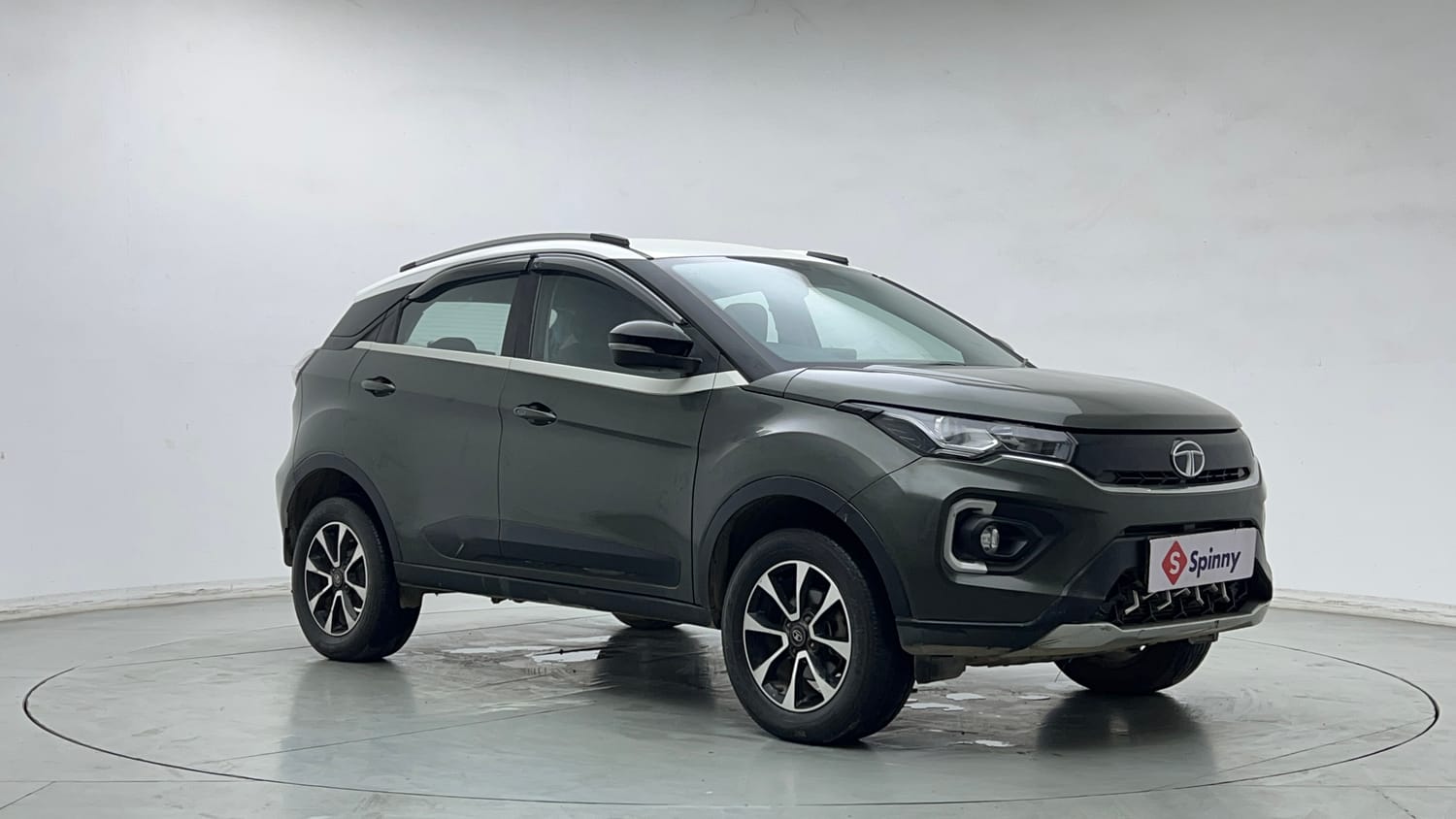 Used 2021 Tata Nexon XZ Plus Petrol Manual exterior RIGHT FRONT CORNER VIEW