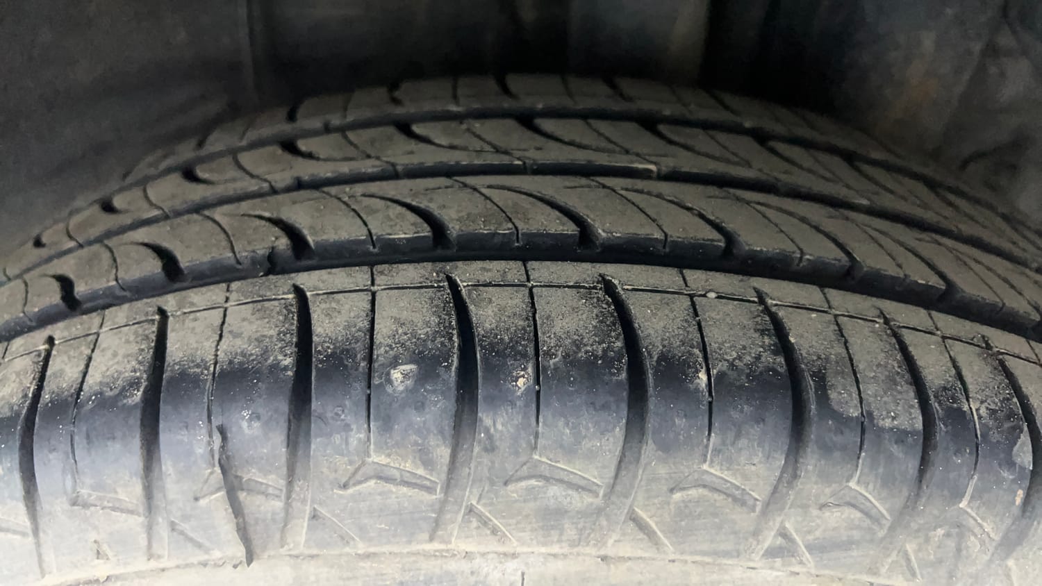 Used 2016 Hyundai Elite i20 Sportz 1.4 CRDI Diesel Manual tyres LEFT REAR TYRE TREAD VIEW