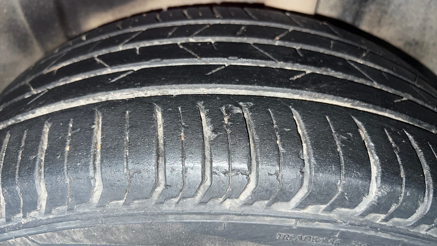 Used 2023 Volkswagen Virtus Topline 1.0 TSI MT Petrol Manual tyres LEFT REAR TYRE TREAD VIEW