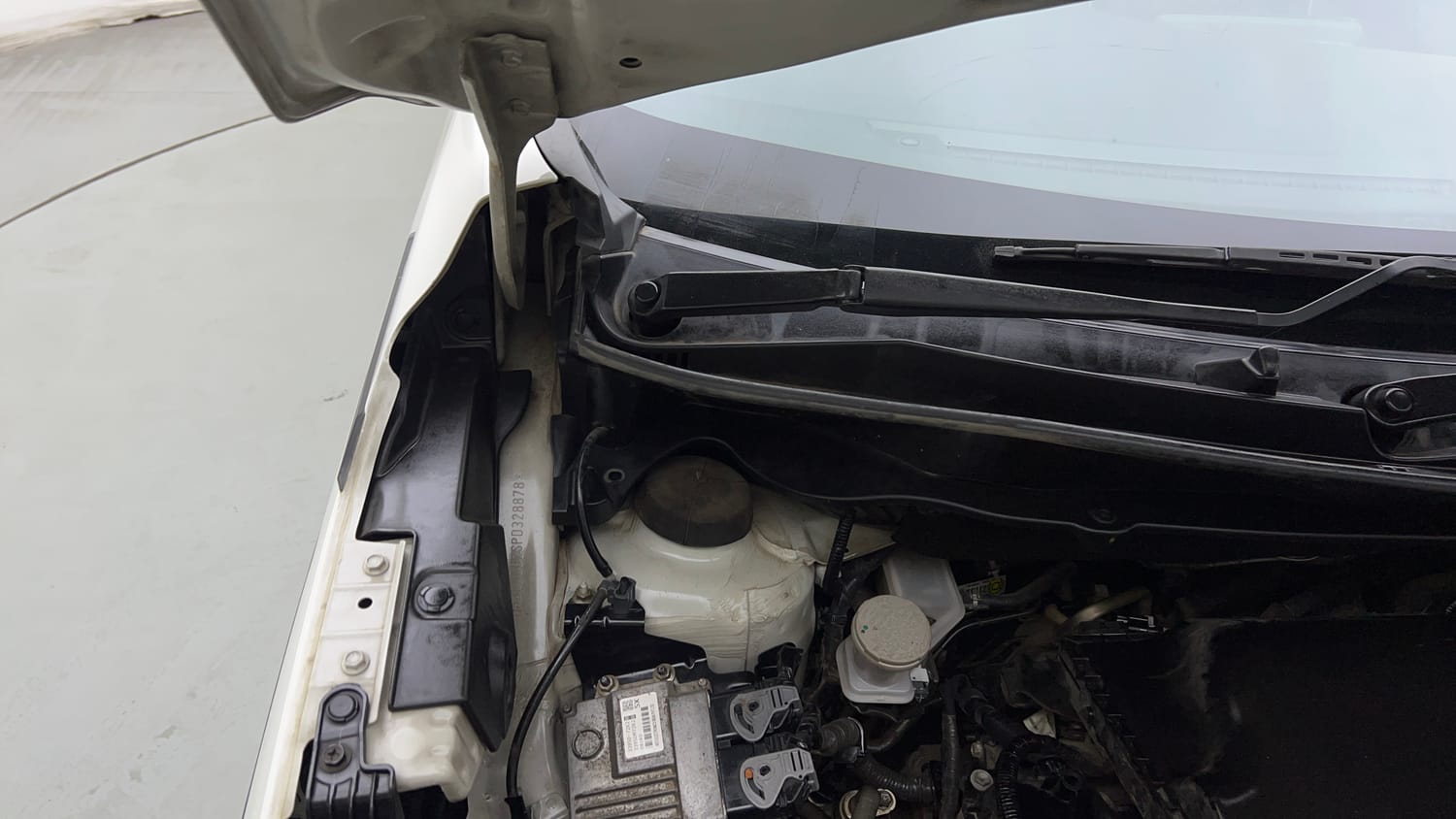 Used 2023 Maruti Suzuki XL6 Zeta MT CNG Cng Manual engine ENGINE RIGHT SIDE HINGE & APRON VIEW