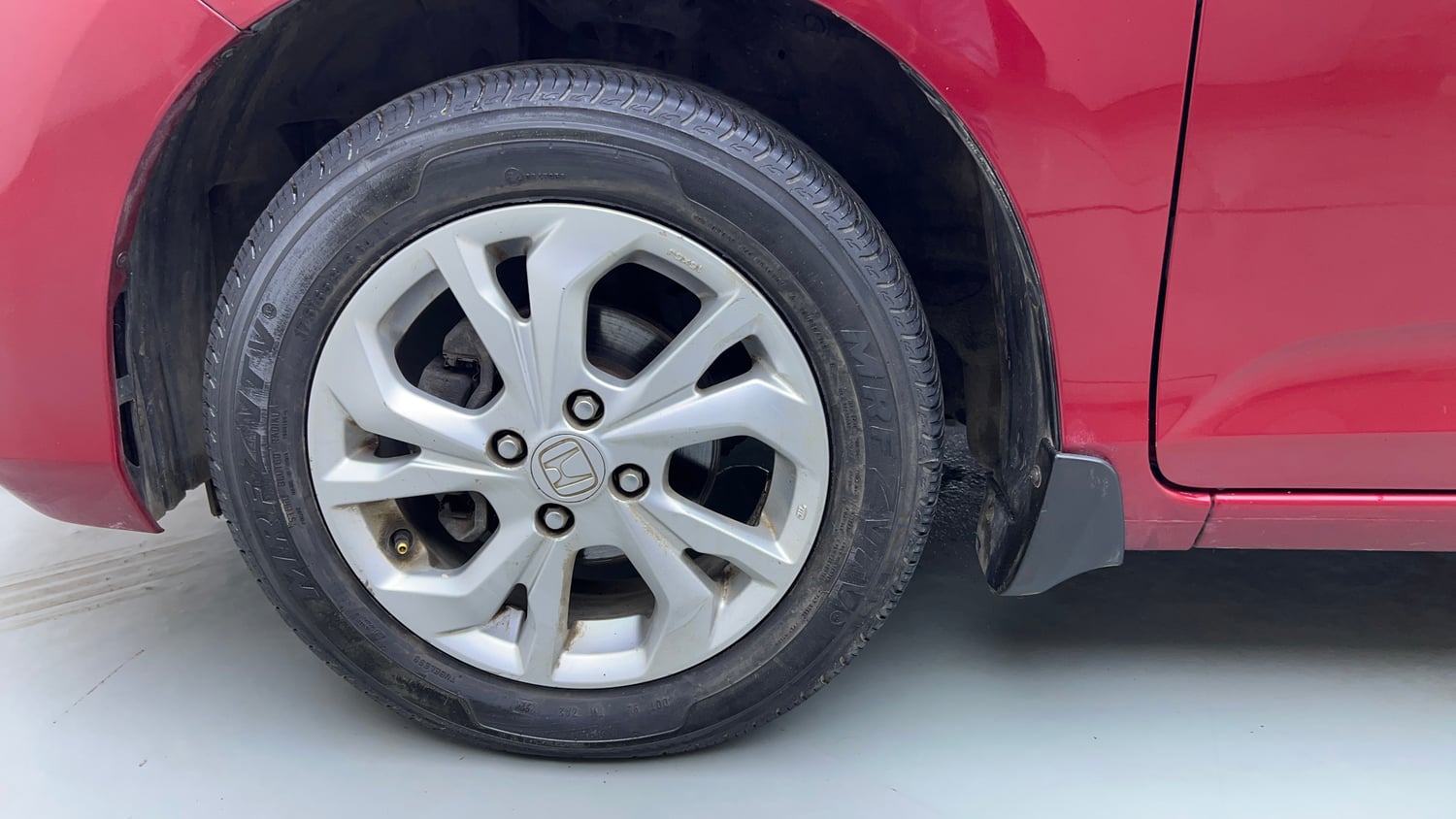Used 2019 Honda Amaze 1.2 V CVT Petrol Petrol Automatic tyres LEFT FRONT TYRE RIM VIEW