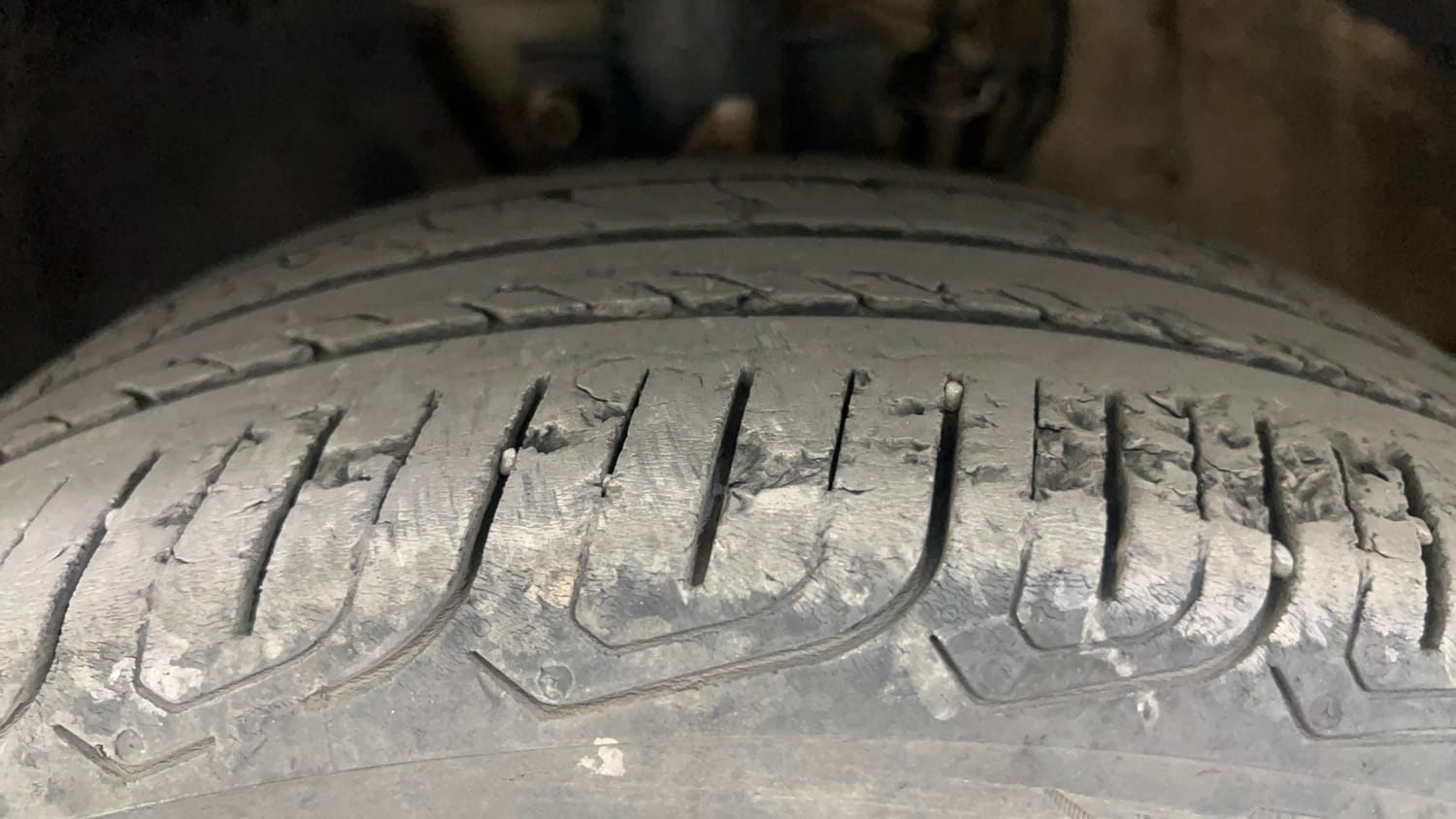 Used 2015 Volkswagen Polo Highline1.2L (P) Petrol Manual tyres LEFT FRONT TYRE TREAD VIEW
