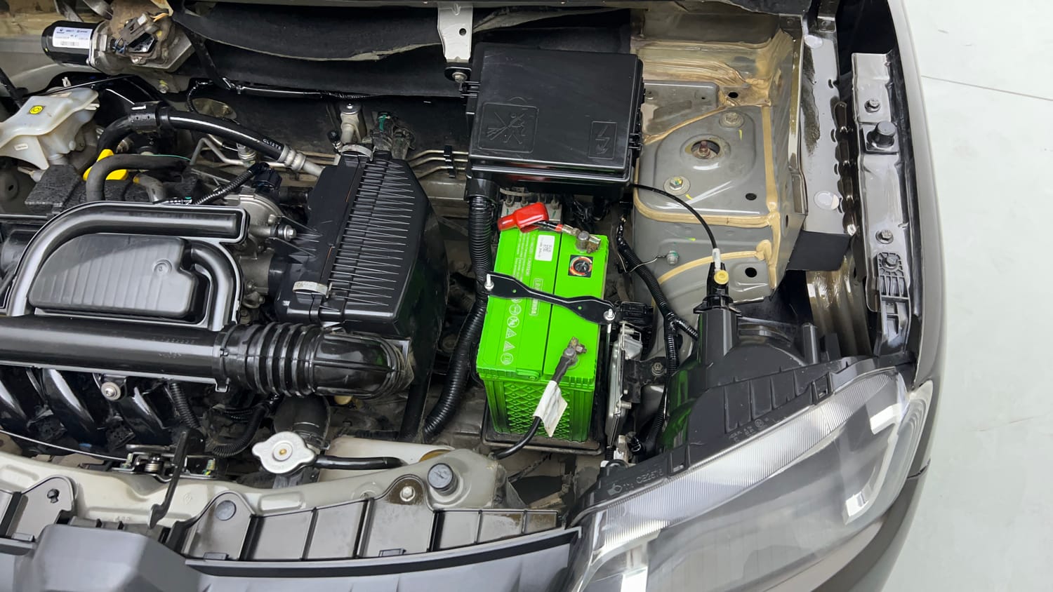 Used 2020 Renault Kwid RXL Petrol Manual engine ENGINE LEFT SIDE VIEW