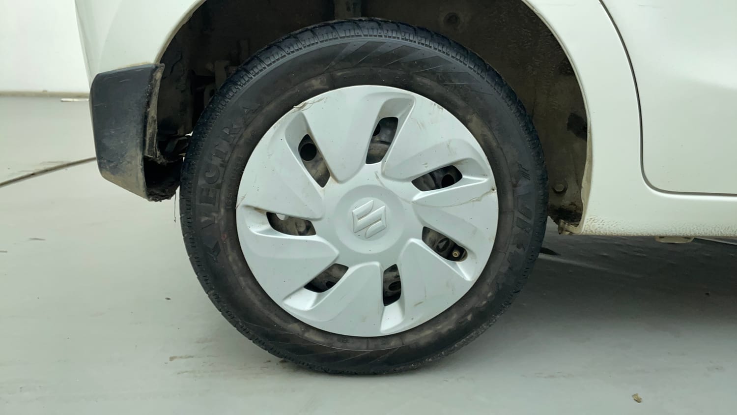 Used 2017 Maruti Suzuki Celerio VXi Petrol Manual tyres RIGHT REAR TYRE RIM VIEW