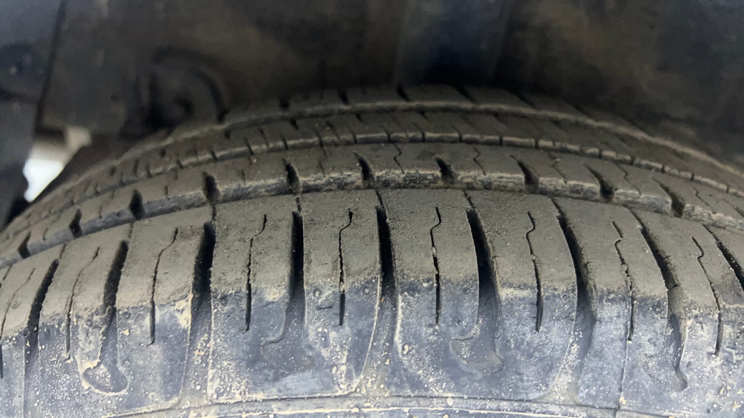Used 2017 Hyundai Grand i10 Sportz 1.2 Kappa VTVT Petrol Manual tyres RIGHT REAR TYRE TREAD VIEW