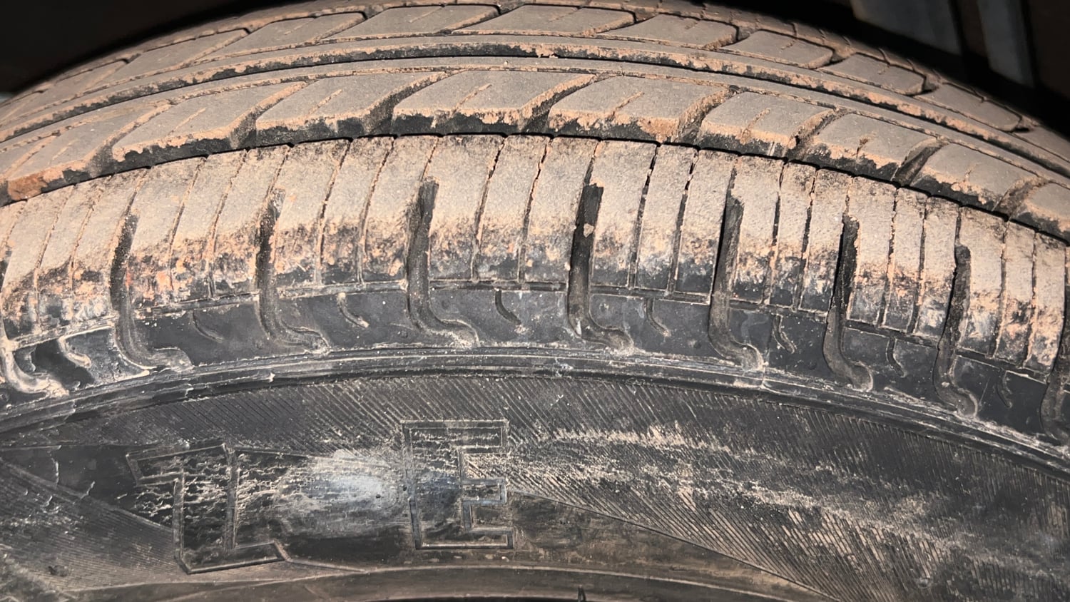 Used 2017 Renault Kwid CLIMBER 1.0 Petrol Manual tyres RIGHT REAR TYRE TREAD VIEW