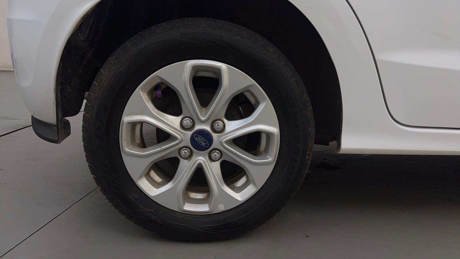 Used 2017 Ford Figo Titanium 1.5 Ti-VCT AT Petrol Automatic tyres RIGHT REAR TYRE RIM VIEW