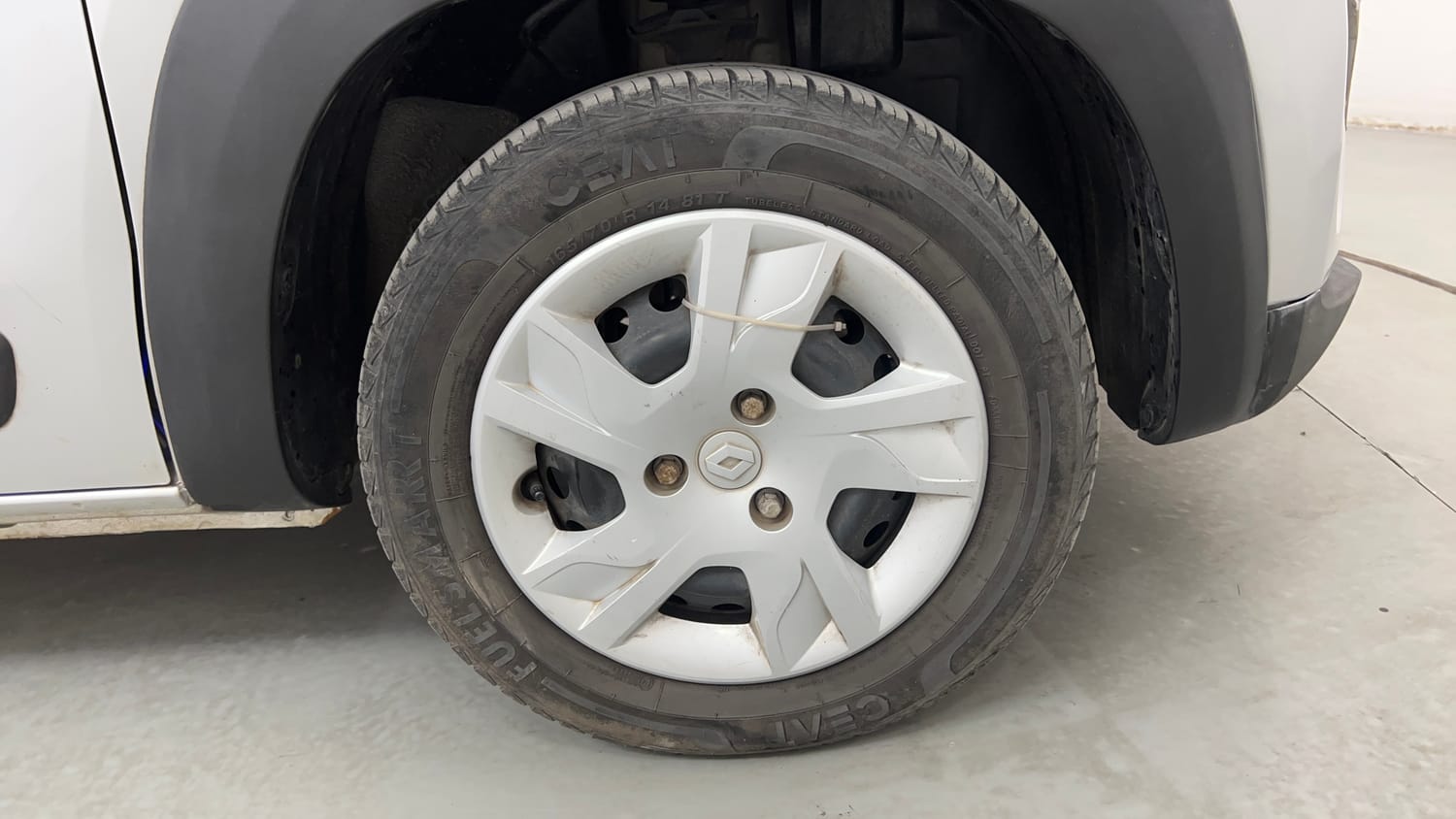 Used 2023 Renault Kwid RXT 1.0 Petrol Manual tyres RIGHT FRONT TYRE RIM VIEW