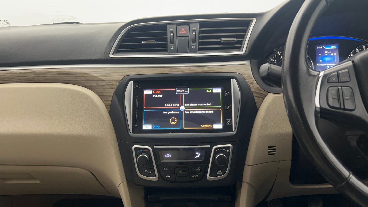 Used 2018 Maruti Suzuki Ciaz Alpha Hybrid 1.5 Petrol Manual interior MUSIC SYSTEM & AC CONTROL VIEW