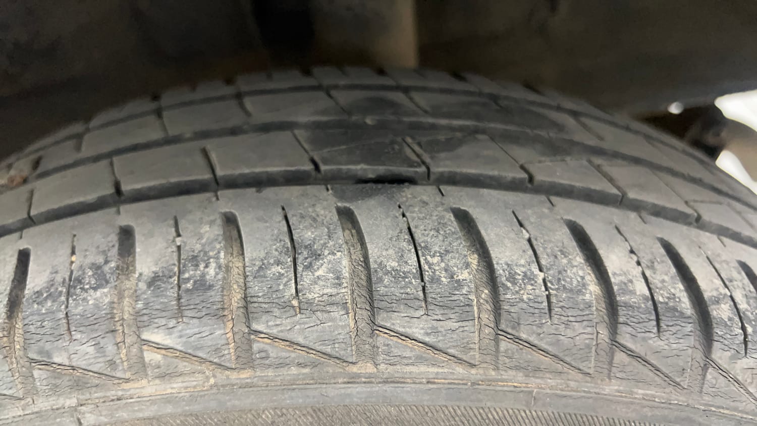 Used 2023 Renault Kwid RXT 1.0 Petrol Manual tyres LEFT REAR TYRE TREAD VIEW