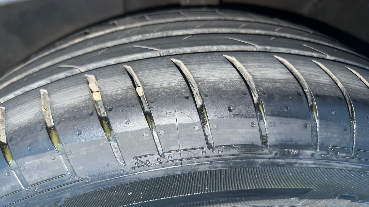 Used 2020 Kia Sonet GTX Plus 1.0 DCT Petrol Automatic tyres LEFT FRONT TYRE TREAD VIEW