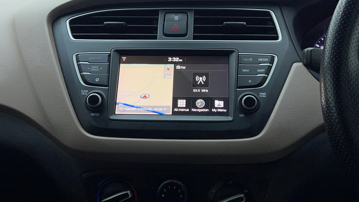 Used 2020 Hyundai Elite i20 Sportz Plus 1.2 Petrol Manual top_features Integrated (in-dash) music system
