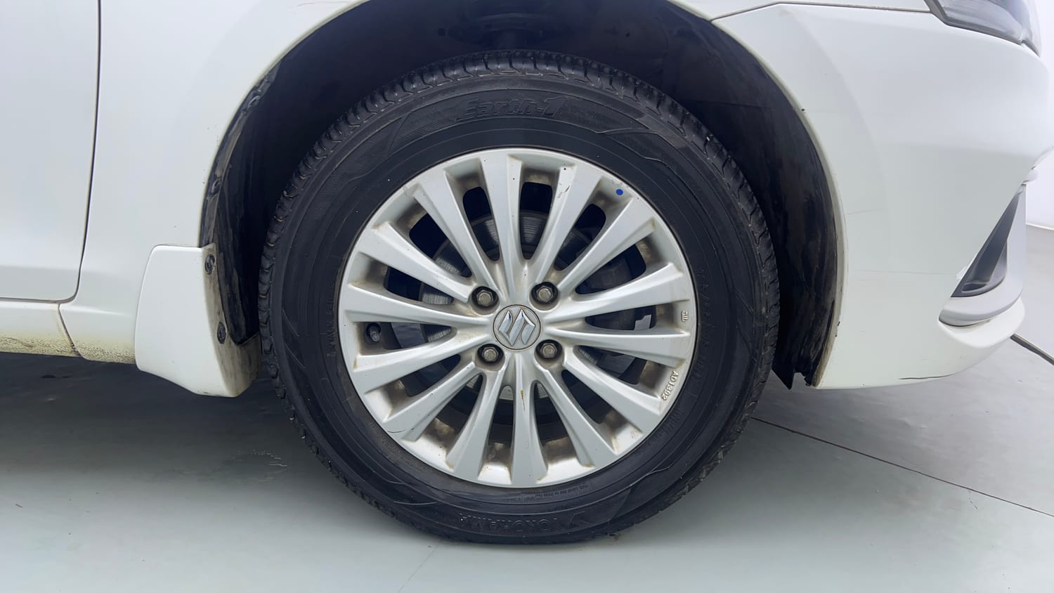 Used 2022 Maruti Suzuki Ciaz Zeta 1.5 AT Petrol Automatic tyres RIGHT FRONT TYRE RIM VIEW