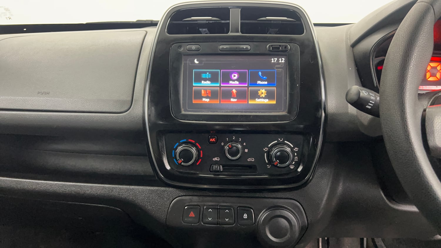 Used 2018 Renault Kwid 1.0 RXT Petrol Manual interior MUSIC SYSTEM & AC CONTROL VIEW