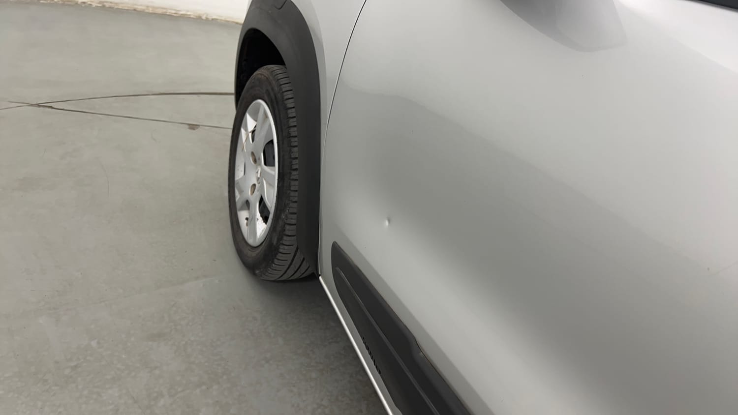 Used 2023 Renault Kwid RXT 1.0 Petrol Manual dents MINOR DENT