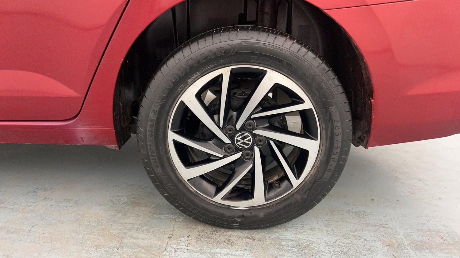 Used 2023 Volkswagen Virtus Topline 1.0 TSI MT Petrol Manual tyres LEFT REAR TYRE RIM VIEW