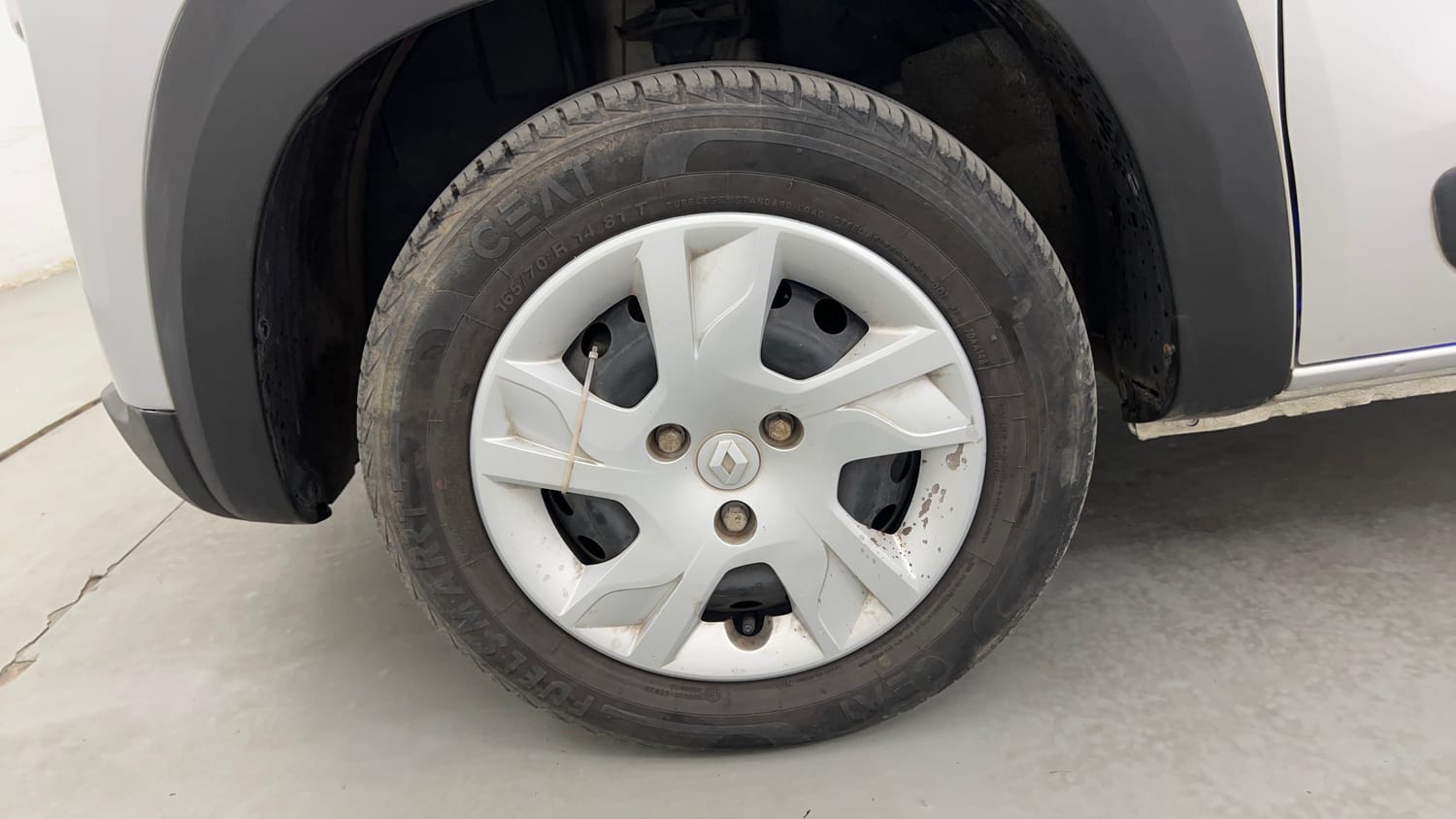 Used 2023 Renault Kwid RXT 1.0 Petrol Manual tyres LEFT FRONT TYRE RIM VIEW