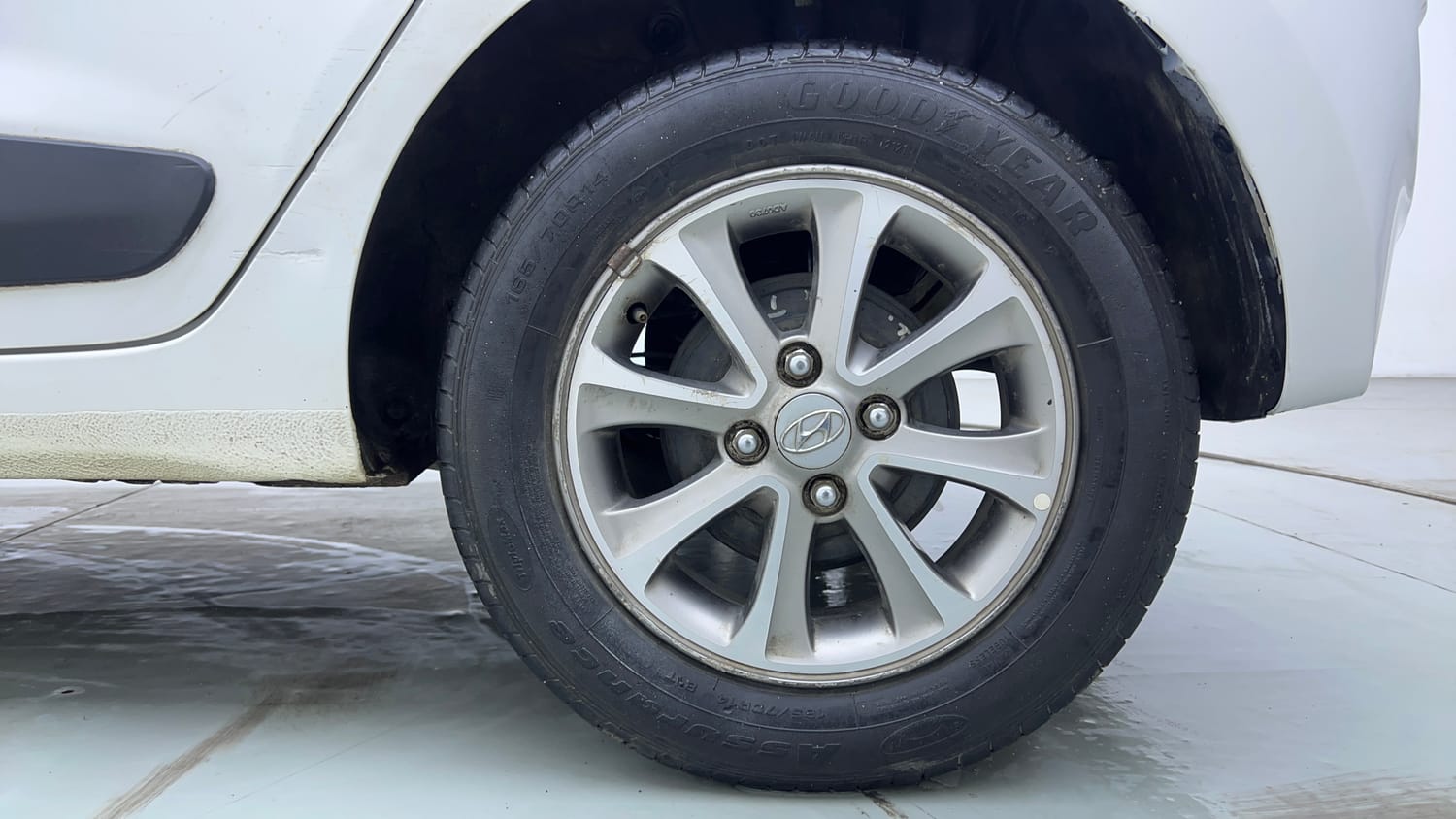 Used 2016 Hyundai Grand i10 Asta 1.2 Kappa VTVT Petrol Manual tyres LEFT REAR TYRE RIM VIEW