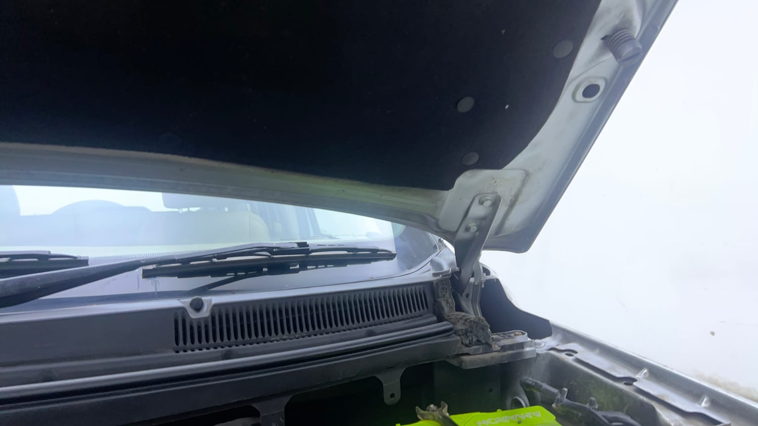 Used 2016 Mahindra TUV300 T4 Plus Diesel Manual engine ENGINE LEFT SIDE HINGE & APRON VIEW