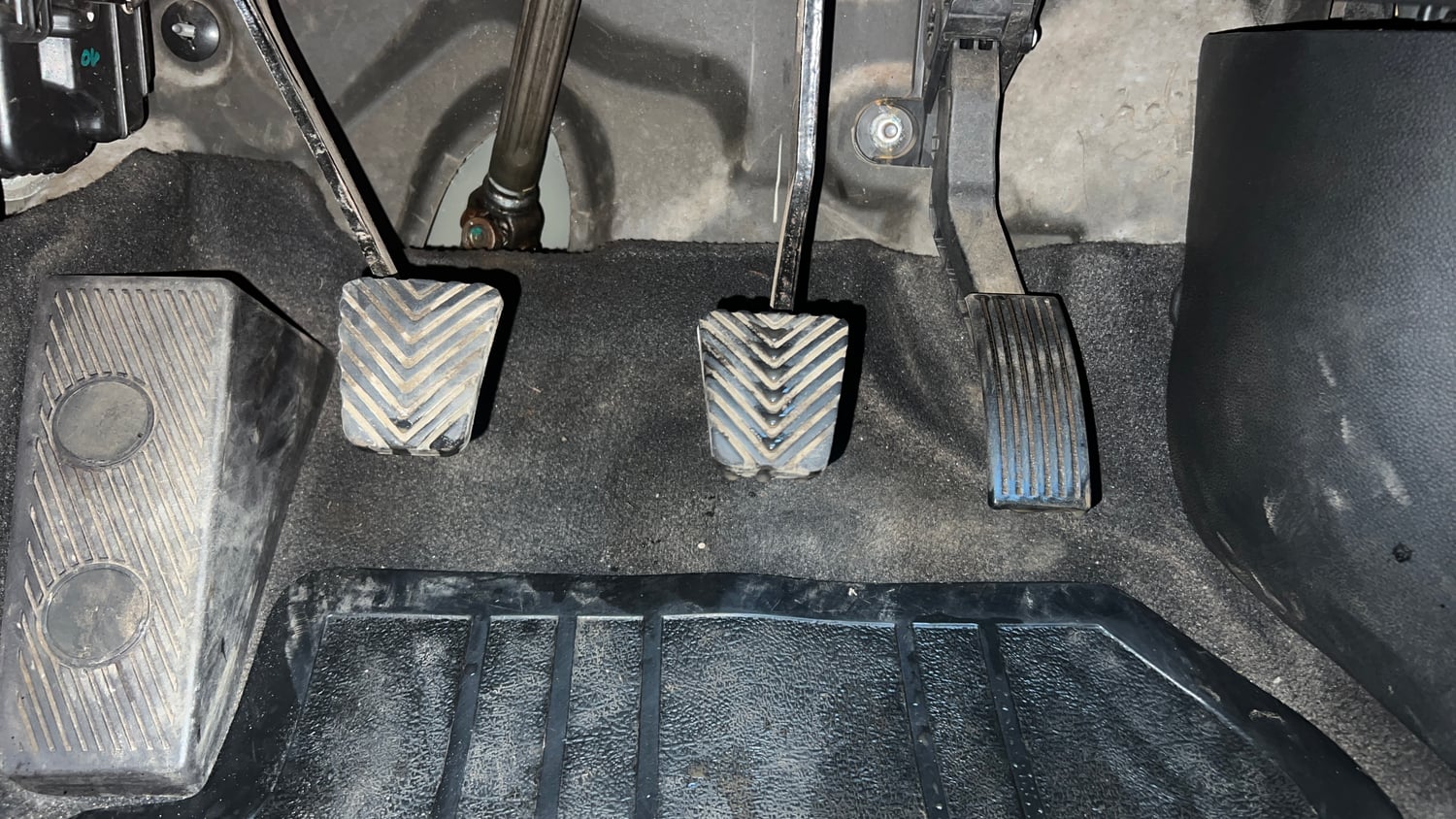 Used 2017 Hyundai Elite i20 Asta 1.2 (O) Petrol Manual interior PEDALS VIEW