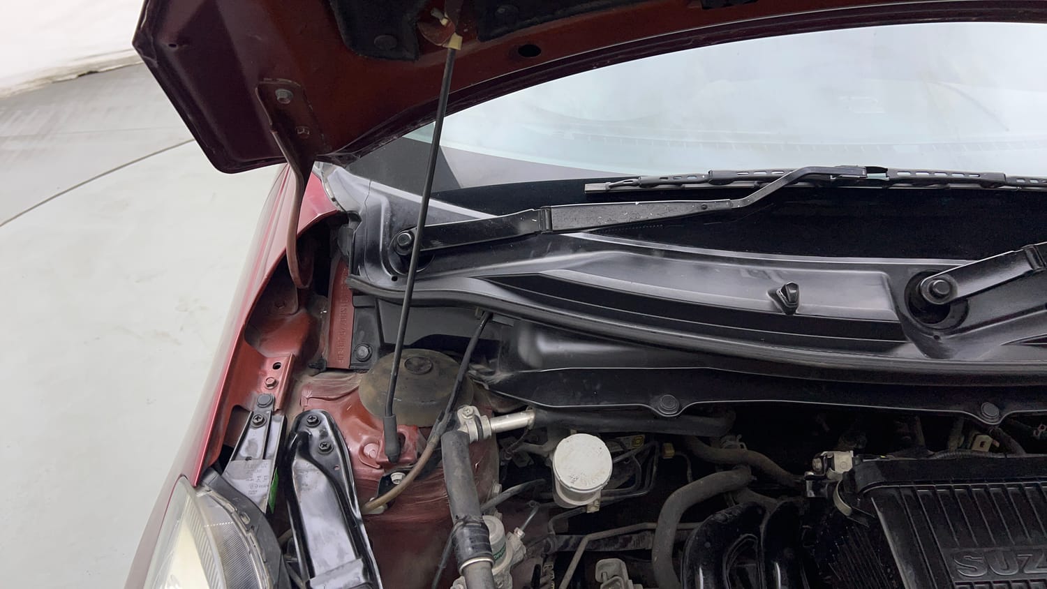 Used 2015 Maruti Suzuki Swift Dzire VXI Petrol Manual engine ENGINE RIGHT SIDE HINGE & APRON VIEW