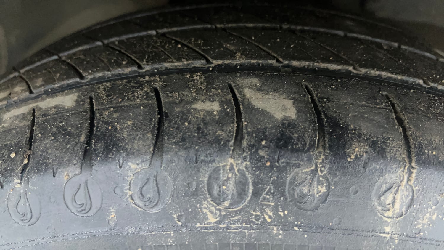 Used 2014 Ford Figo Duratorq Diesel ZXI 1.4 Diesel Manual tyres RIGHT FRONT TYRE TREAD VIEW