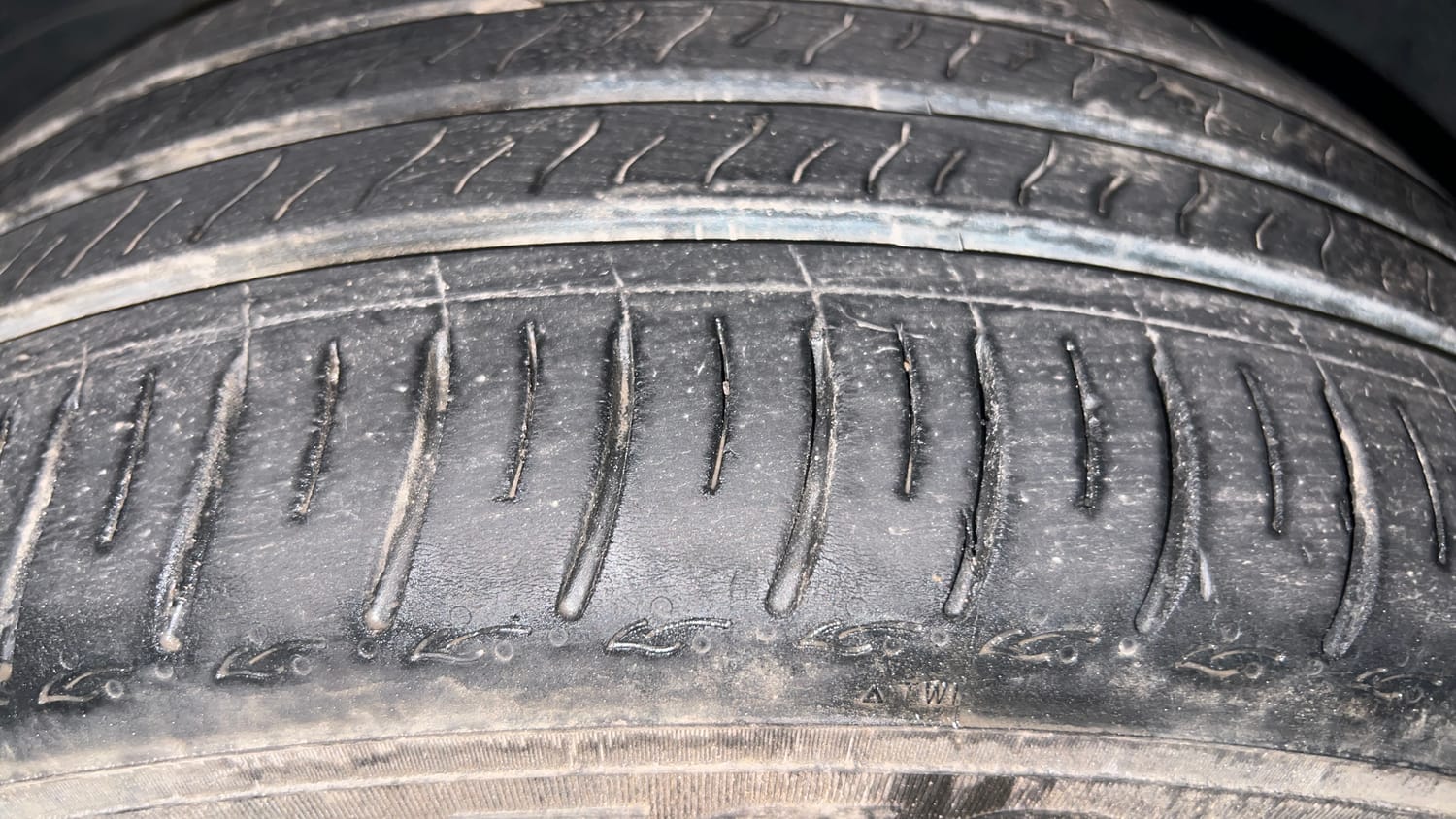 Used 2024 Volkswagen Virtus Comfortline 1.0 TSI MT Petrol Manual tyres LEFT FRONT TYRE TREAD VIEW