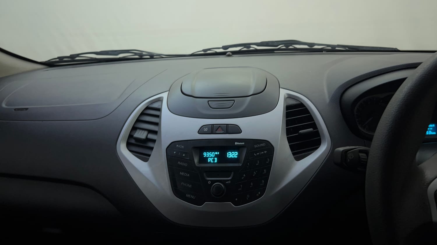 Used 2017 Ford Figo Titanium 1.5 Ti-VCT AT Petrol Automatic top_features Integrated (in-dash) music system
