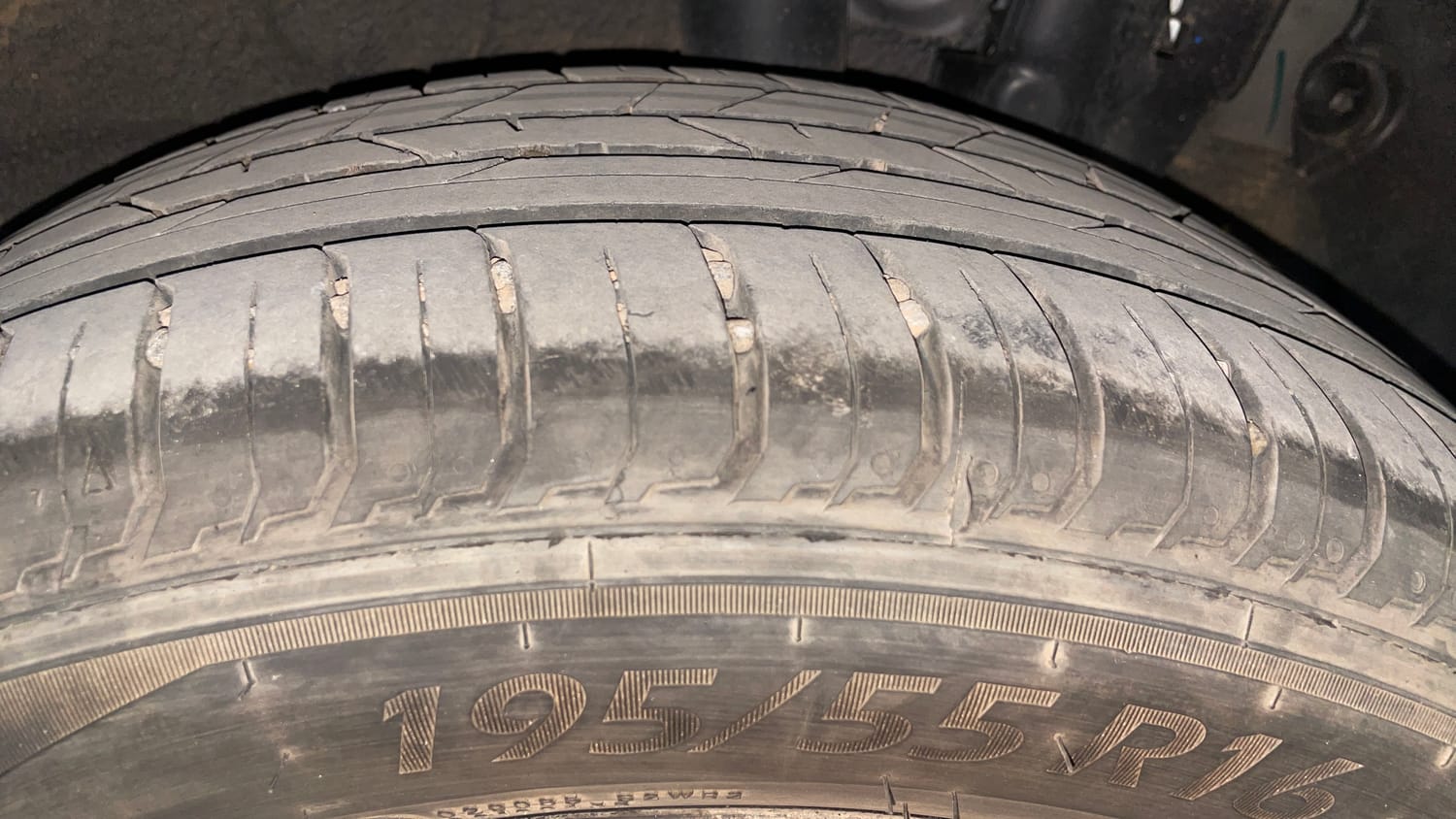 Used 2024 Hyundai i20 Sportz (O) 1.2 IVT Petrol Automatic tyres LEFT REAR TYRE TREAD VIEW