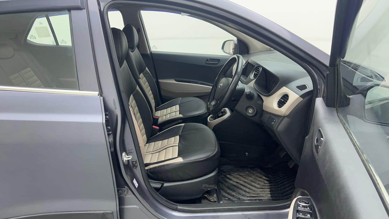 Used 2018 Hyundai Grand i10 Magna 1.2 Kappa VTVT Petrol Manual interior RIGHT SIDE FRONT DOOR CABIN VIEW