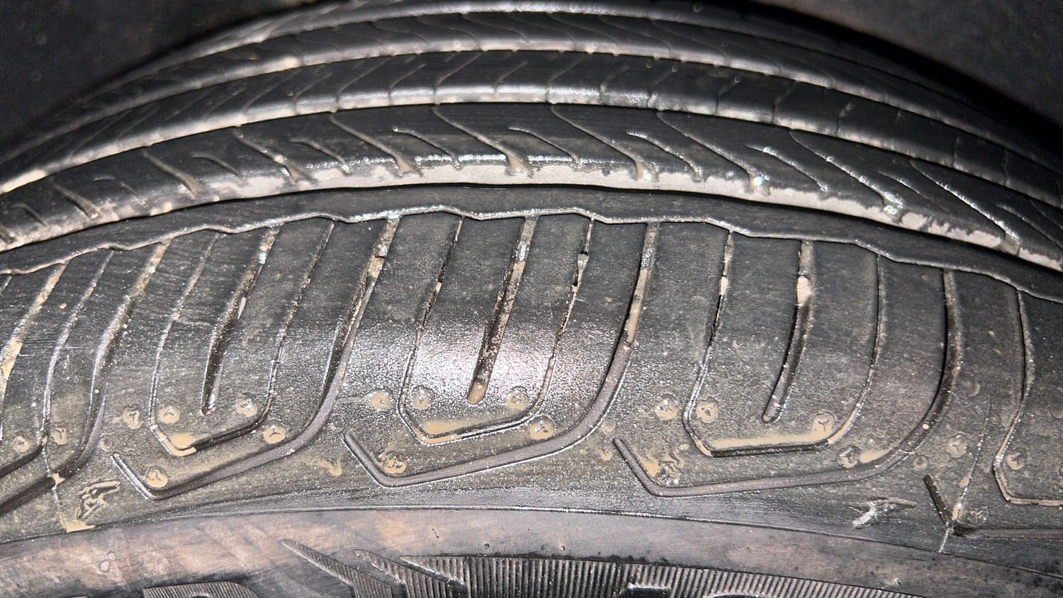 Used 2016 Ford EcoSport Titanium+ 1.5L TDCi Diesel Manual tyres RIGHT REAR TYRE TREAD VIEW