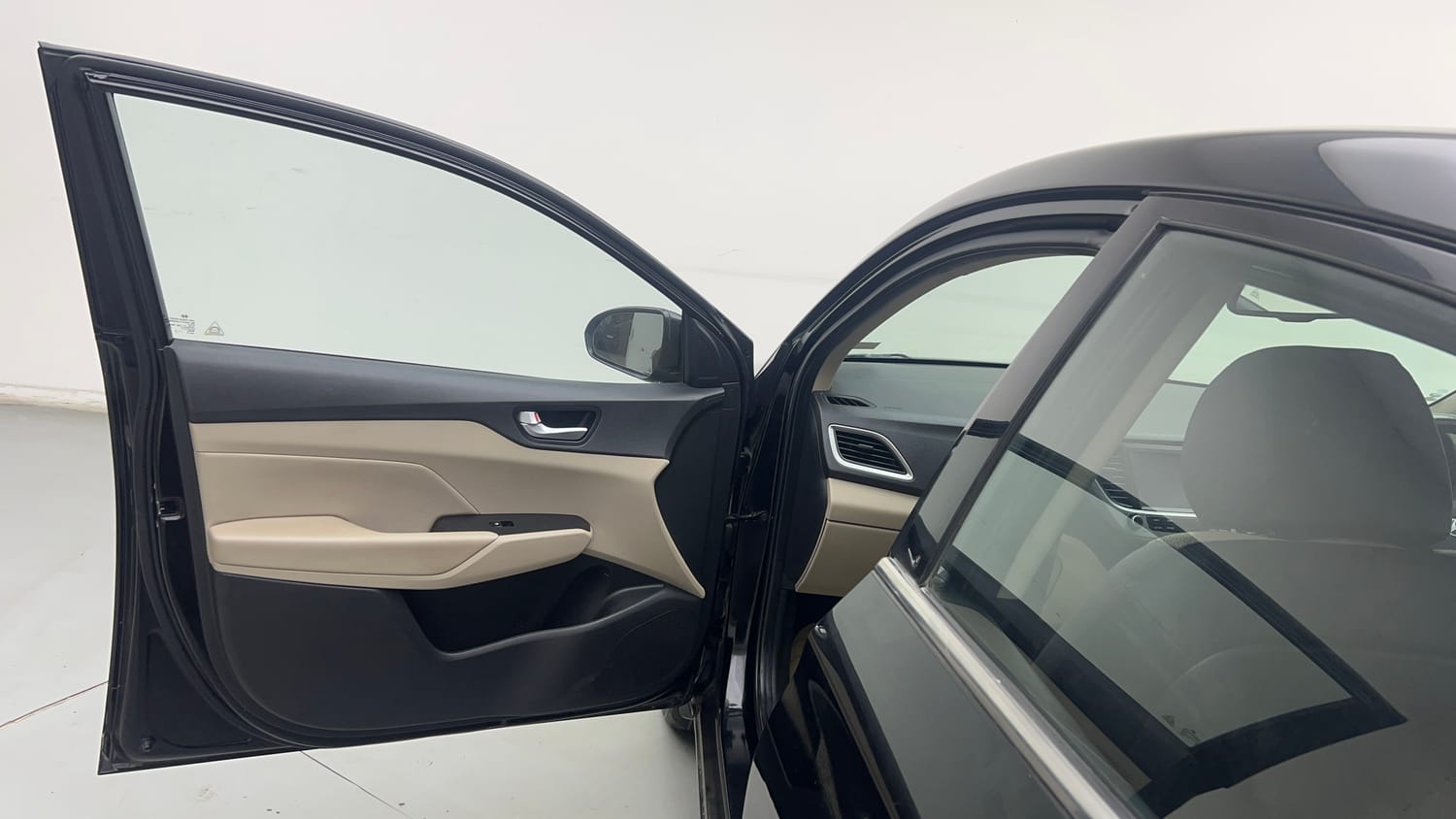 Used 2019 Hyundai Verna SX (O) 1.6 VTVT AT Petrol Automatic interior LEFT FRONT DOOR OPEN VIEW