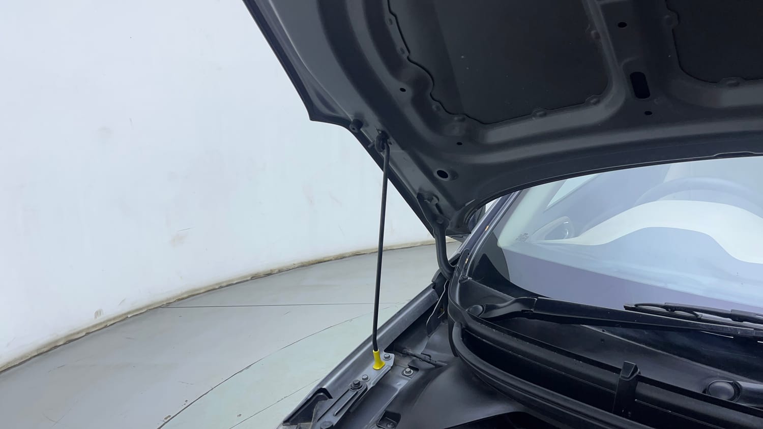 Used 2019 Hyundai Elite i20 Sportz Plus 1.2 Petrol Manual engine ENGINE RIGHT SIDE HINGE & APRON VIEW