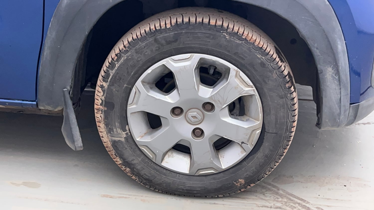 Used 2017 Renault Kwid CLIMBER 1.0 Petrol Manual tyres RIGHT FRONT TYRE RIM VIEW