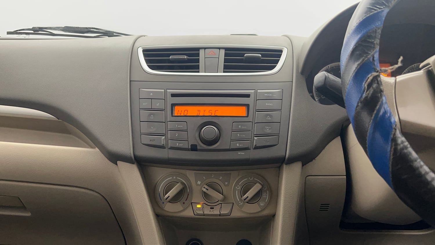 Used 2013 Maruti Suzuki Ertiga Vxi Petrol Manual top_features Integrated (in-dash) music system