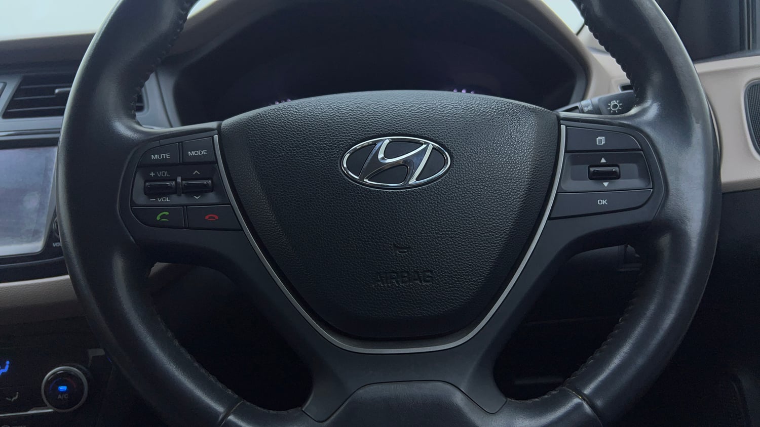 Used 2017 Hyundai Elite i20 Asta 1.2 (O) Petrol Manual top_features Airbags