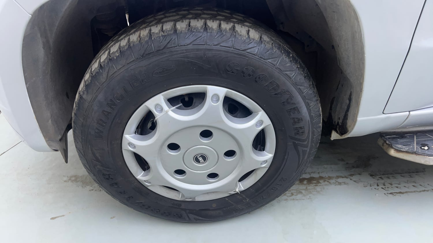 Used 2016 Mahindra TUV300 T4 Plus Diesel Manual tyres LEFT FRONT TYRE RIM VIEW