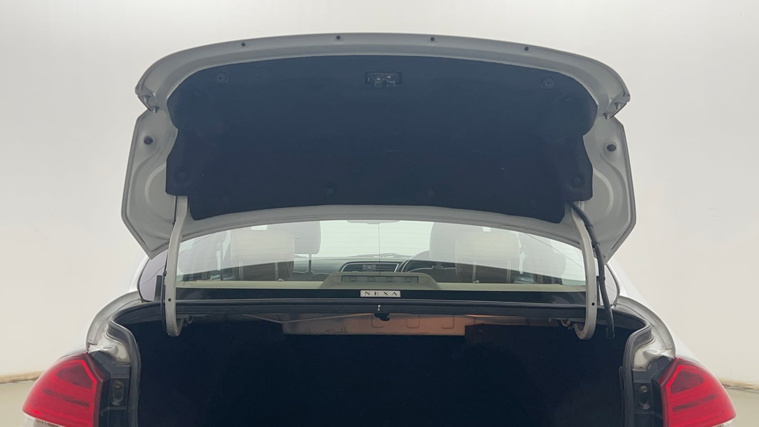 Used 2018 Maruti Suzuki Ciaz Alpha Hybrid 1.5 Petrol Manual interior DICKY DOOR OPEN VIEW