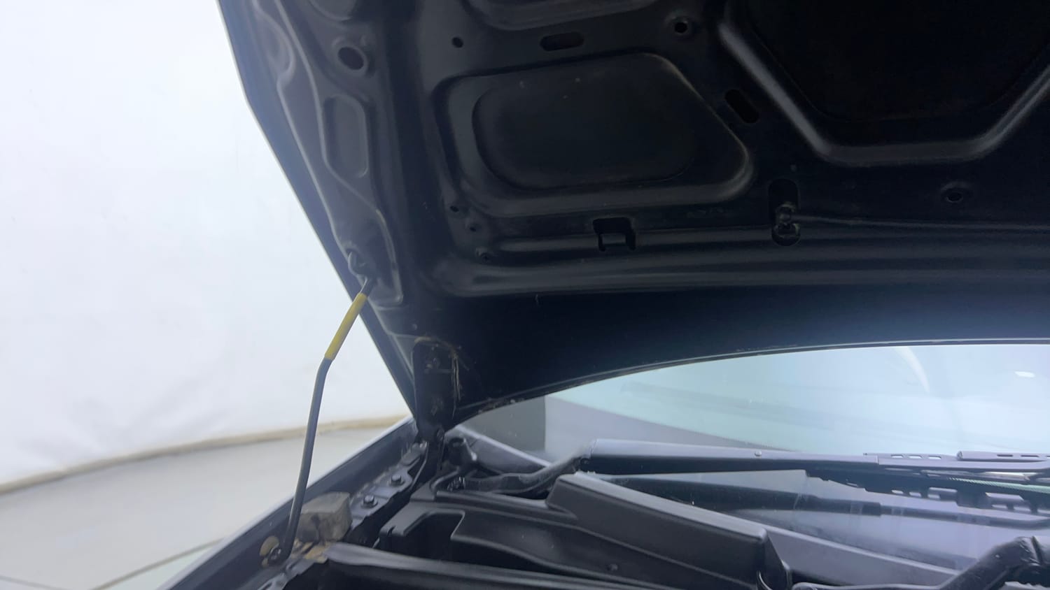 Used 2014 Ford Figo Duratorq Diesel ZXI 1.4 Diesel Manual engine ENGINE RIGHT SIDE HINGE & APRON VIEW