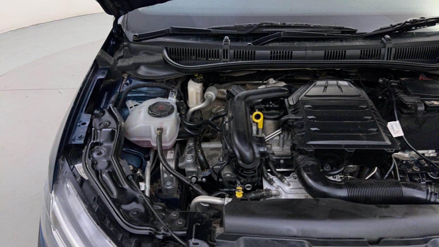 Used 2024 Volkswagen Virtus Comfortline 1.0 TSI MT Petrol Manual engine ENGINE RIGHT SIDE HINGE & APRON VIEW
