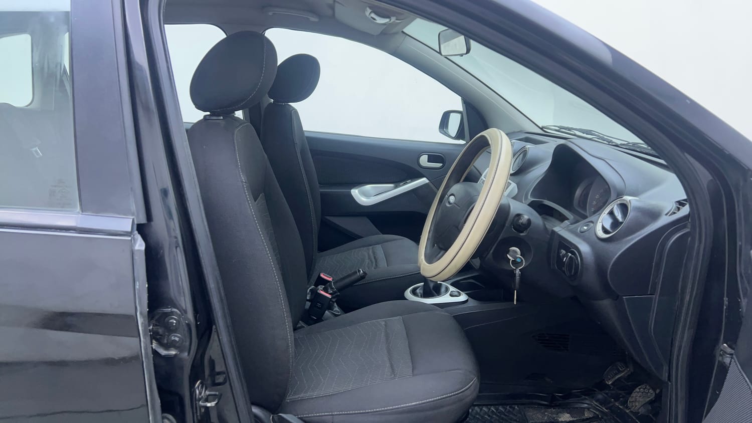 Used 2014 Ford Figo Duratorq Diesel ZXI 1.4 Diesel Manual interior RIGHT SIDE FRONT DOOR CABIN VIEW