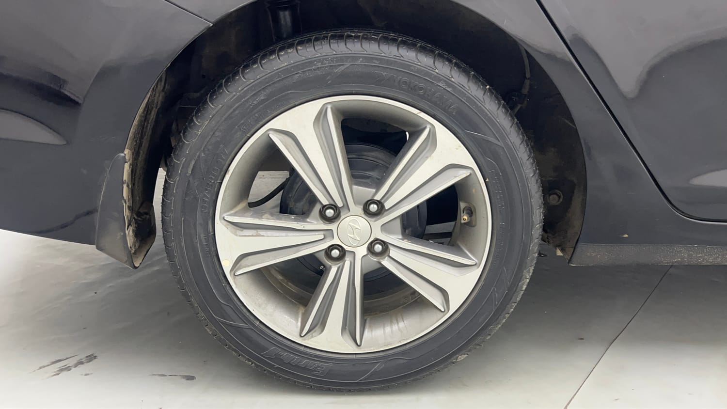 Used 2019 Hyundai Verna SX (O) 1.6 VTVT AT Petrol Automatic tyres RIGHT REAR TYRE RIM VIEW