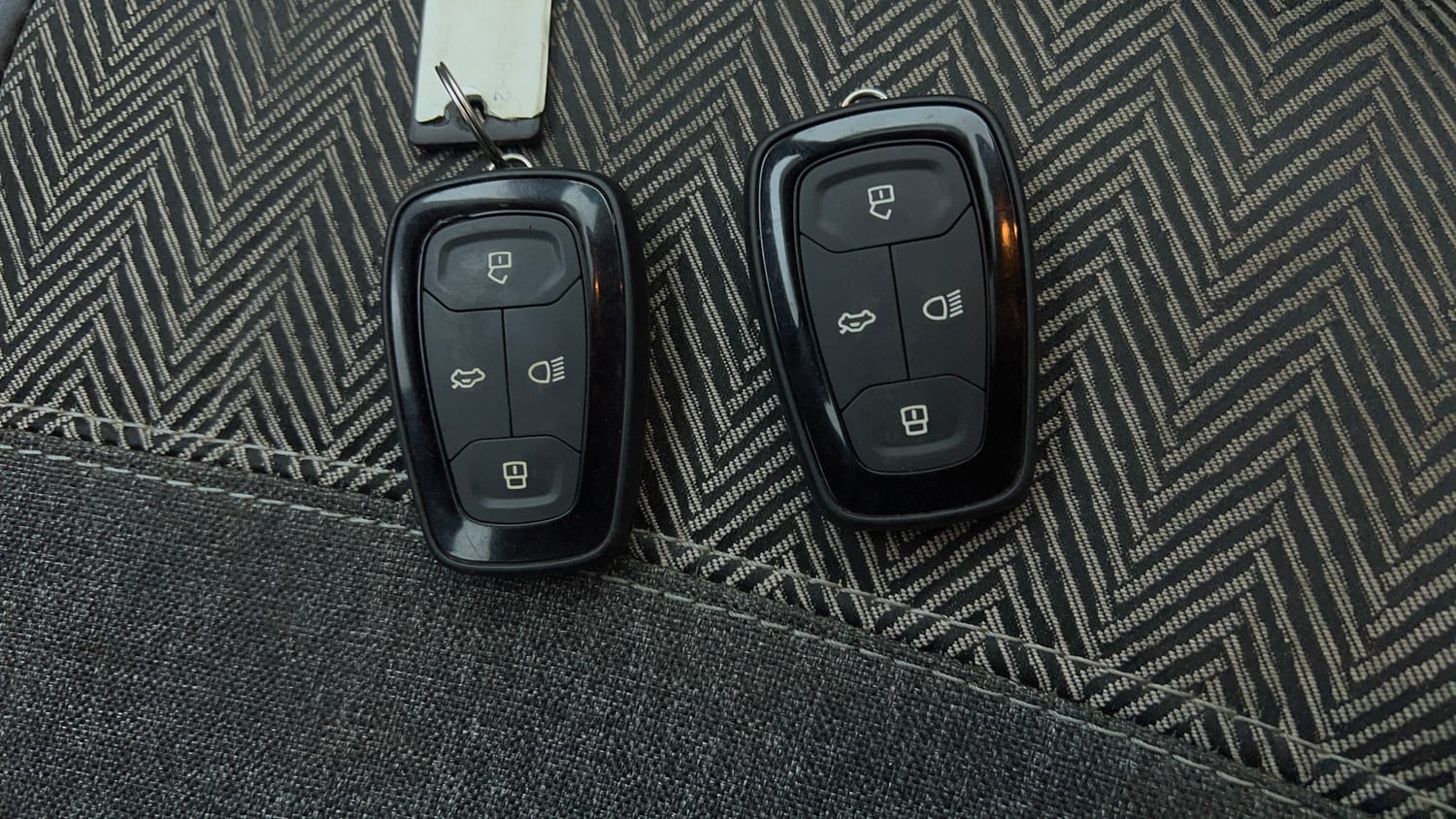Used 2023 Tata Altroz XT Petrol Petrol Manual extra CAR KEY VIEW
