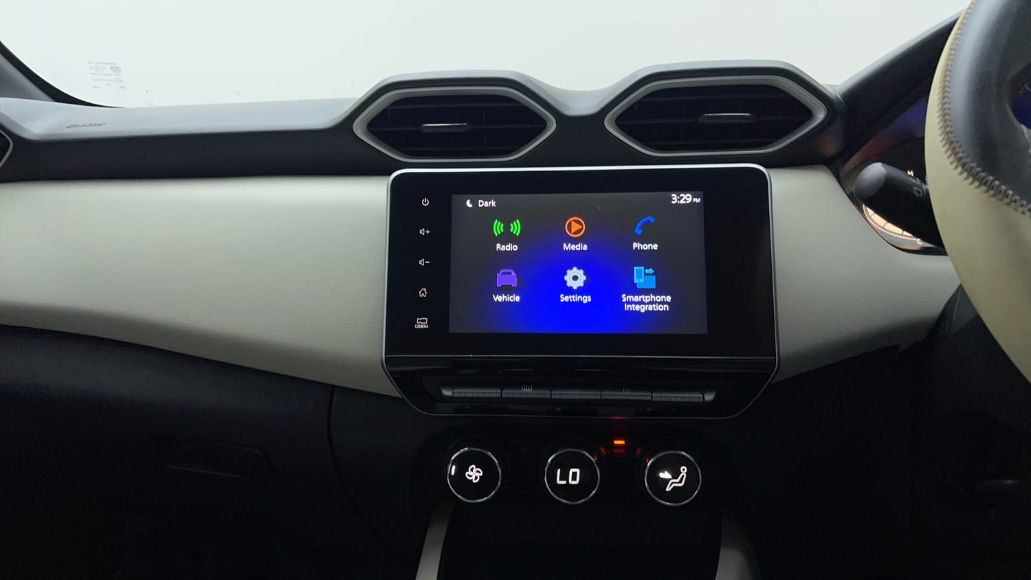 Used 2024 Nissan Magnite XV Petrol Manual interior MUSIC SYSTEM & AC CONTROL VIEW