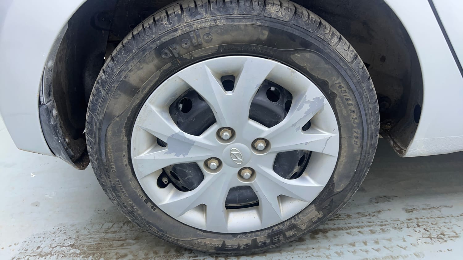 Used 2017 Hyundai Grand i10 Sportz 1.2 Kappa VTVT Petrol Manual tyres RIGHT REAR TYRE RIM VIEW