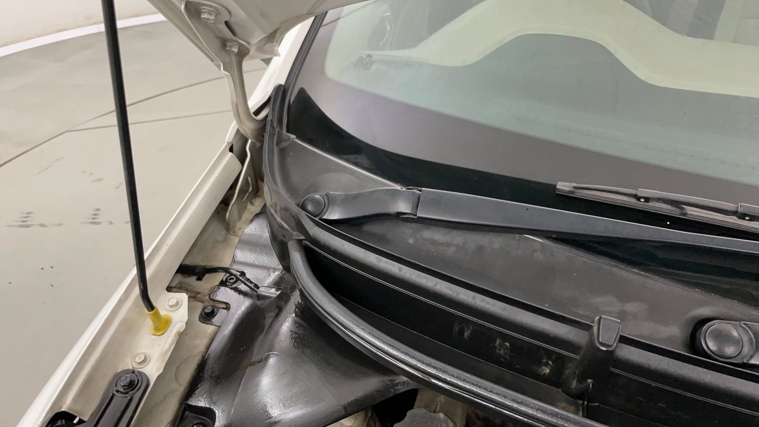 Used 2017 Hyundai Elite i20 Sportz 1.4 CRDI Diesel Manual engine ENGINE RIGHT SIDE HINGE & APRON VIEW